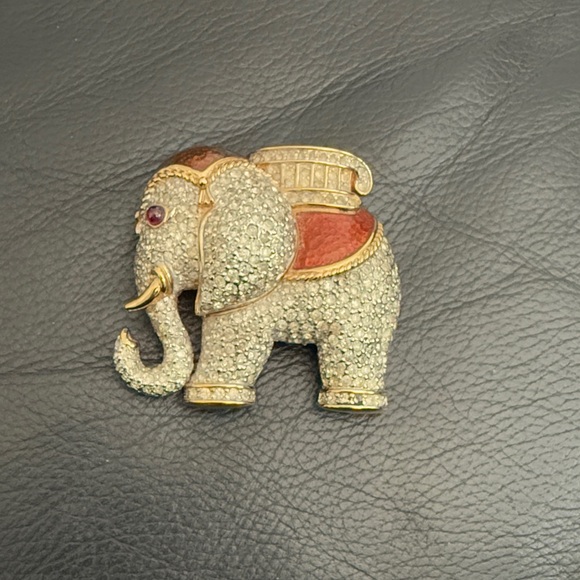 Jewelry - Elephant Pin